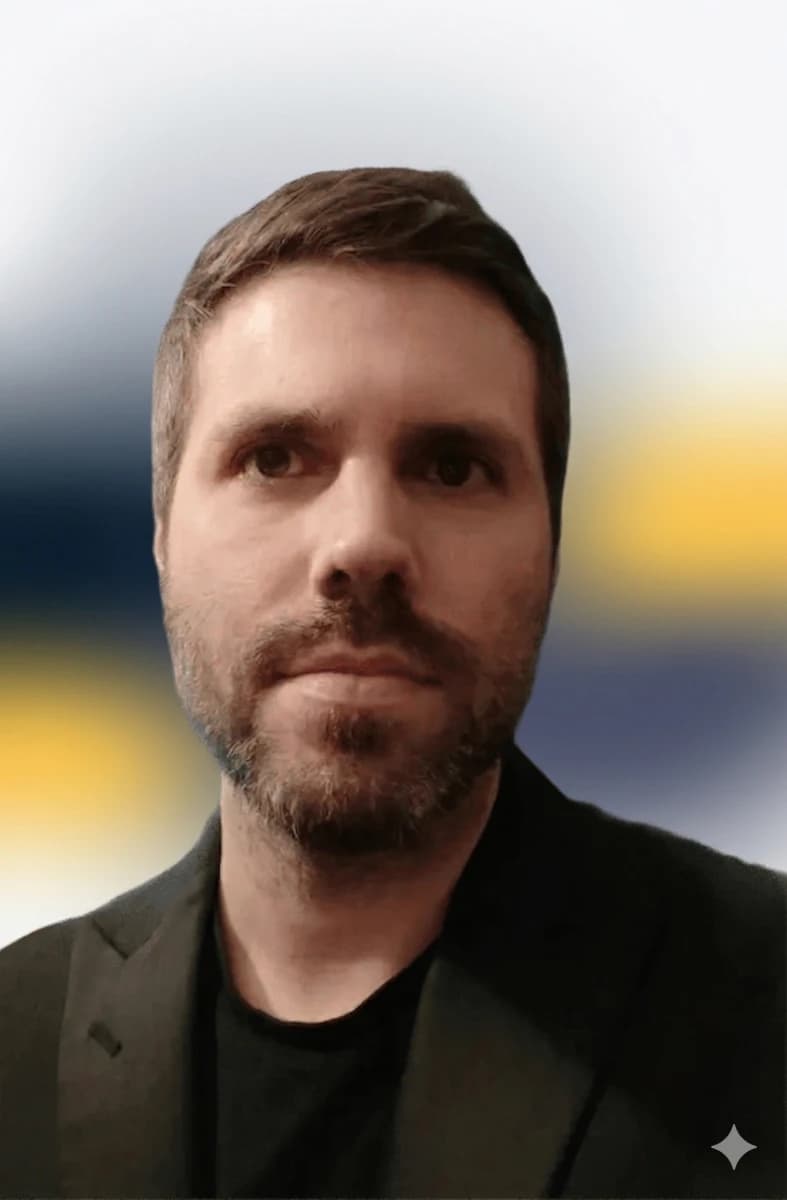 Retrato de Pablo Romero en primer plano con chaqueta, proyectando confianza para servicios de consultoría web.